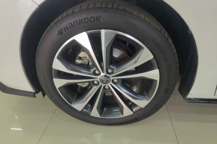 Used Toyota Granvia 2022 2.5L Hybrid Prestige Edition Left Front Wheel Hub
