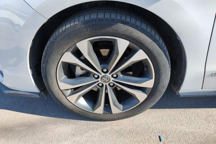 Used Toyota Granvia 2022 2.5L Hybrid Flagship Edition Left Front Wheel Hub