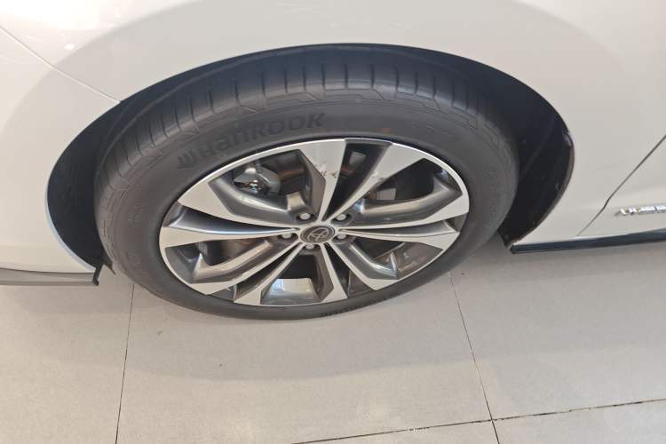 Used Toyota Granvia 2022 2.5L Hybrid Flagship Edition Left Front Wheel Hub