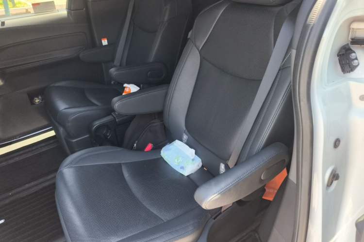 Used Toyota Granvia 2022 2.5L Hybrid Flagship Edition Left Rear Seat