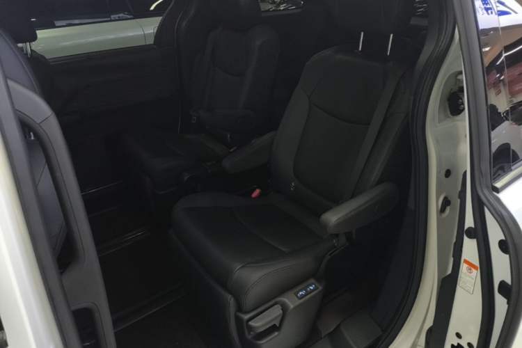 Used Toyota Granvia 2022 2.5L Hybrid Prestige Edition Left Rear Seat