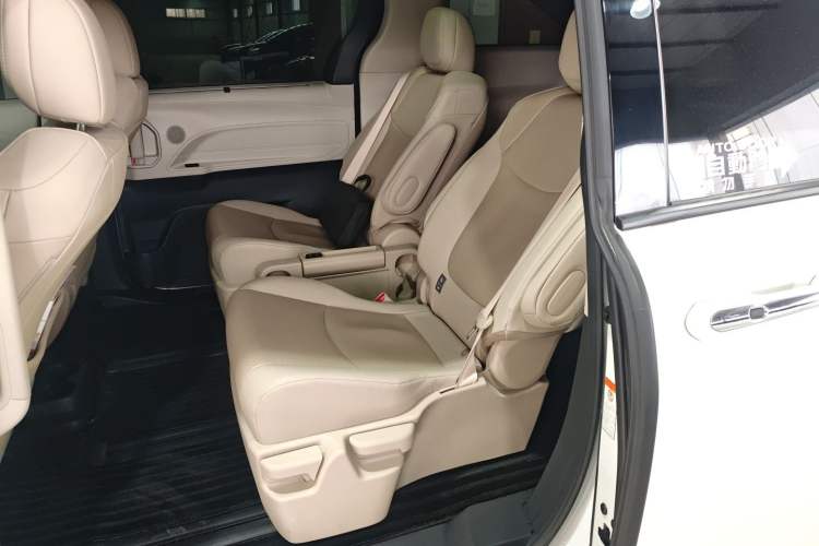 Used Toyota Granvia 2022 2.5L Hybrid Premium Edition Left Rear Seat