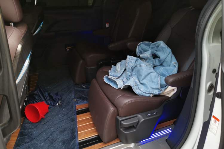 Used Toyota Granvia 2022 2.5L Hybrid Flagship Edition Left Rear Seat
