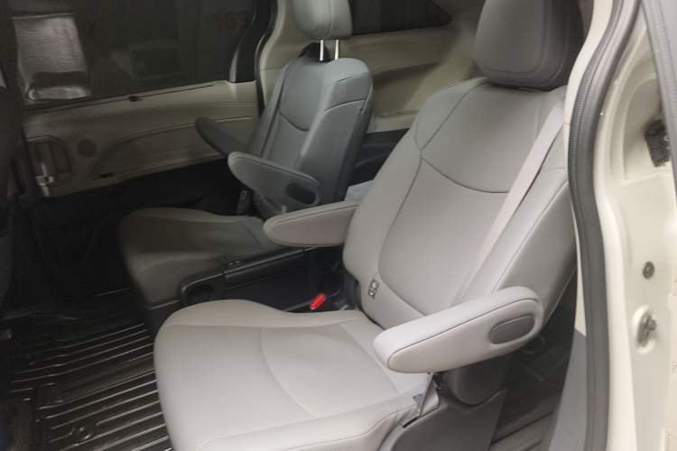 Used Toyota Granvia 2022 2.5L Hybrid Premium Edition Left Rear Seat