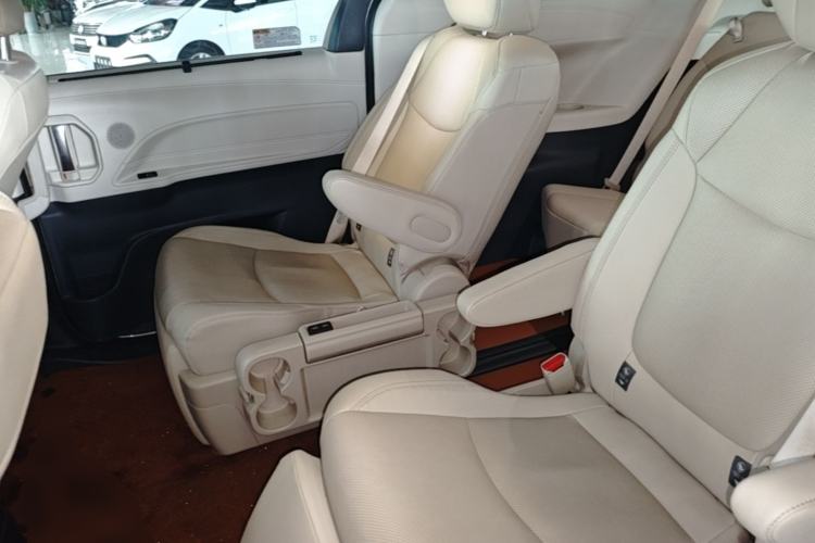 Used Toyota Granvia 2022 2.5L Hybrid Prestige Edition Left Rear Seat