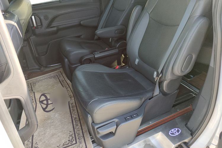 Used Toyota Granvia 2022 2.5L Hybrid Flagship Edition Left Rear Seat