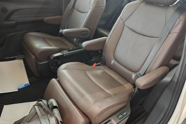 Used Toyota Granvia 2022 2.5L Hybrid Flagship Edition Left Rear Seat