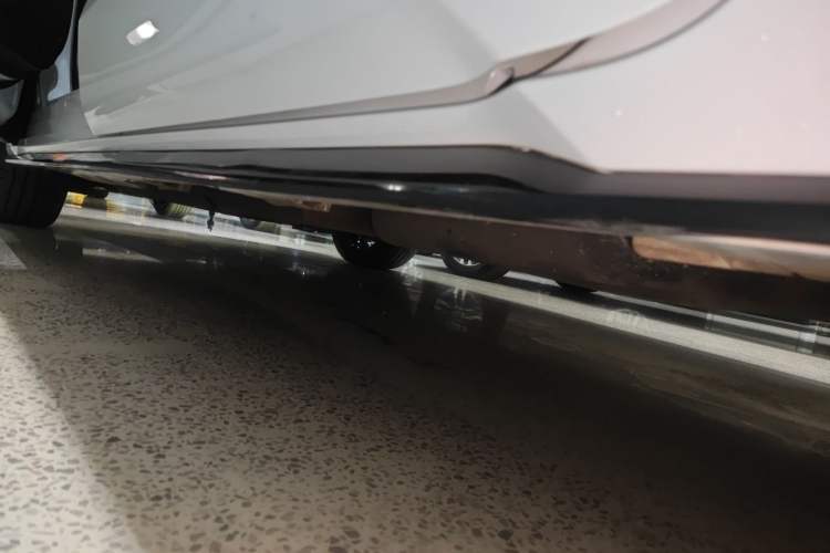 Used Toyota Granvia 2022 2.5L Hybrid Flagship Edition Left Side Sill