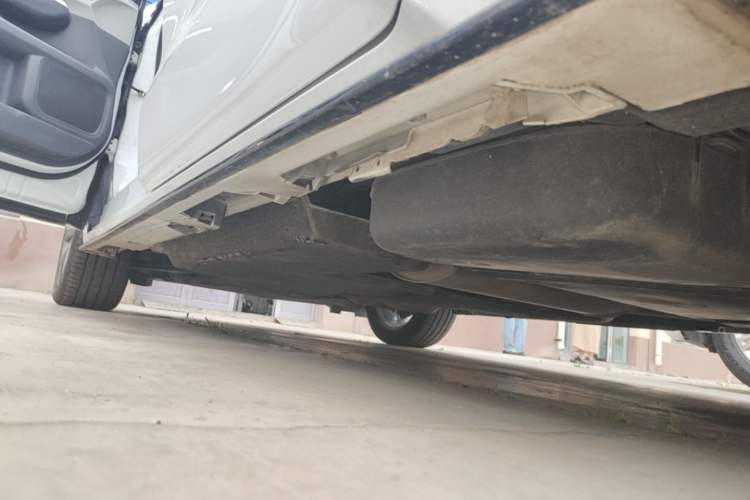 Used Toyota Granvia 2022 2.5L Hybrid Premium Edition Left Side Sill