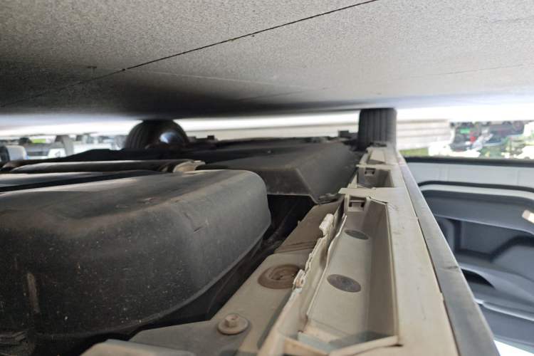 Used Toyota Granvia 2022 2.5L Hybrid Flagship Edition Left Side Sill