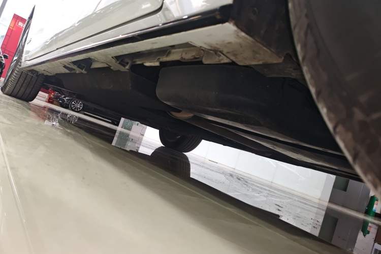 Used Toyota Granvia 2022 2.5L Hybrid Premium Edition Left Side Sill
