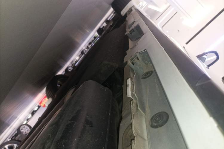 Used Toyota Granvia 2022 2.5L Hybrid Premium Edition Left Side Sill