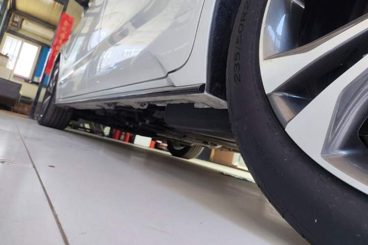 Used Toyota Granvia 2022 2.5L Hybrid Premium Edition Left Side Sill