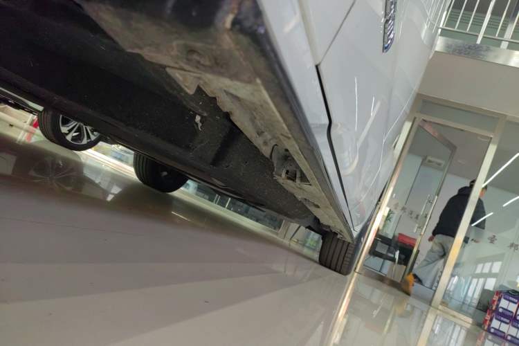 Used Toyota Granvia 2022 2.5L Hybrid Prestige Edition Left Side Sill