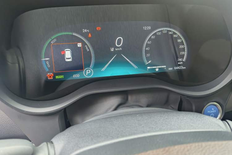 Used Toyota Granvia 2022 2.5L Hybrid Flagship Edition Odometer Close Up