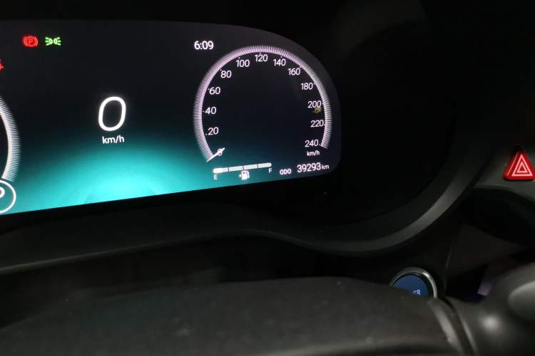 Used Toyota Granvia 2022 2.5L Hybrid Flagship Edition Odometer Close Up
