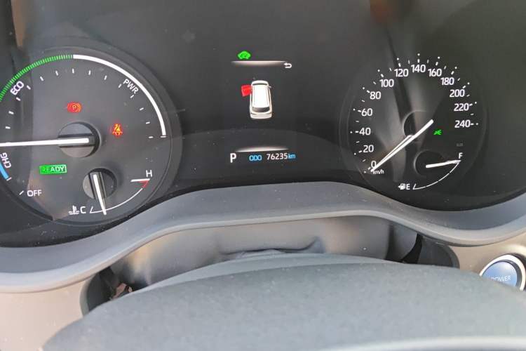 Used Toyota Granvia 2022 2.5L Hybrid Premium Edition Odometer Close Up