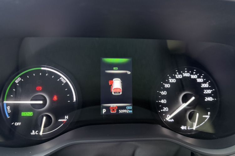 Used Toyota Granvia 2022 2.5L Hybrid Premium Edition Odometer Close Up