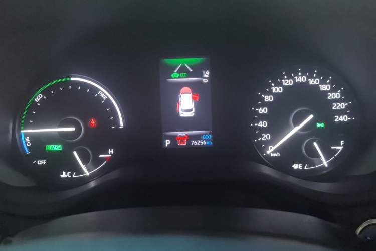 Used Toyota Granvia 2022 2.5L Hybrid Premium Edition Odometer Close Up
