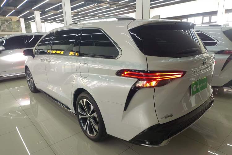 Used Toyota Granvia 2022 2.5L Hybrid Prestige Edition Rear Left 45 Deg