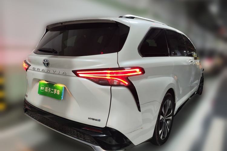 Used Toyota Granvia 2022 2.5L Hybrid Flagship Edition Rear Right 45 Deg