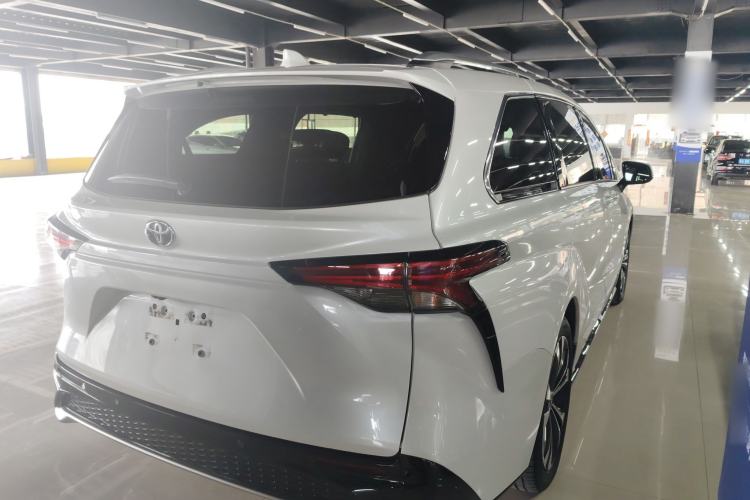 Used Toyota Granvia 2022 2.5L Hybrid Flagship Edition Rear Right 45 Deg