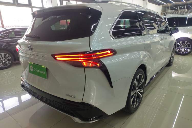 Used Toyota Granvia 2022 2.5L Hybrid Prestige Edition Rear Right 45 Deg