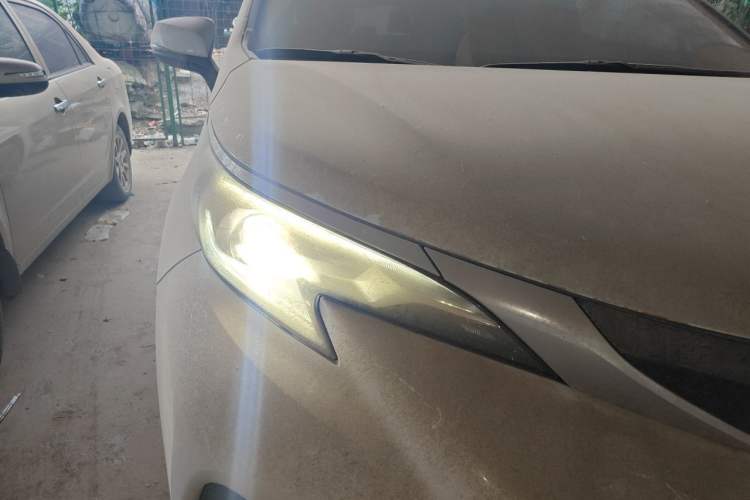 Used Toyota Granvia 2022 2.5L Hybrid Premium Edition Right Front Headlight