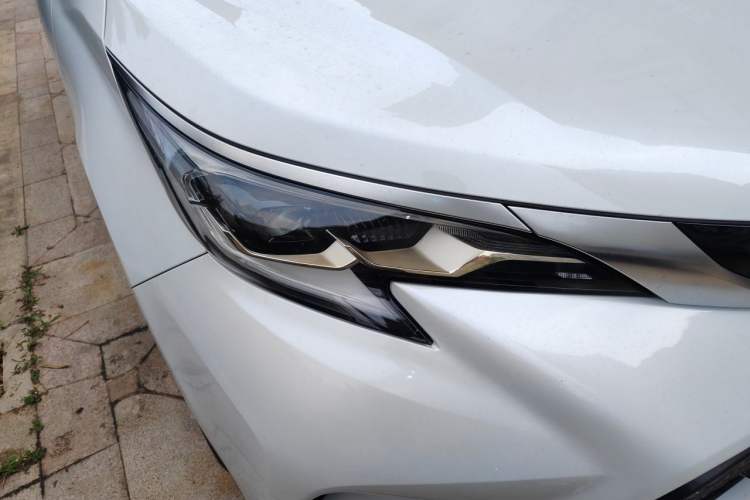Used Toyota Granvia 2022 2.5L Hybrid Premium Edition Right Front Headlight