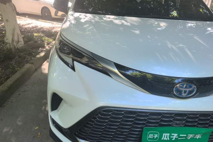 Used Toyota Granvia 2022 2.5L Hybrid Premium Edition Right Front Headlight