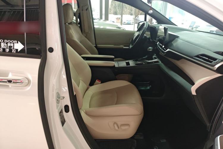 Used Toyota Granvia 2022 2.5L Hybrid Premium Edition Right Front Seat