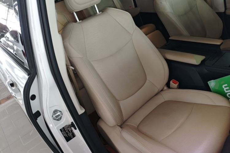 Used Toyota Granvia 2022 2.5L Hybrid Prestige Edition Right Front Seat