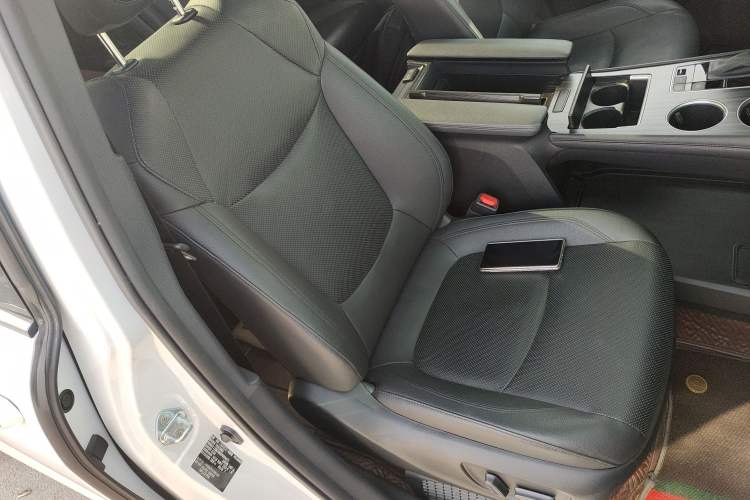 Used Toyota Granvia 2022 2.5L Hybrid Flagship Edition Right Front Seat