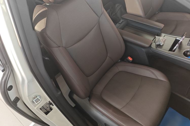 Used Toyota Granvia 2022 2.5L Hybrid Flagship Edition Right Front Seat