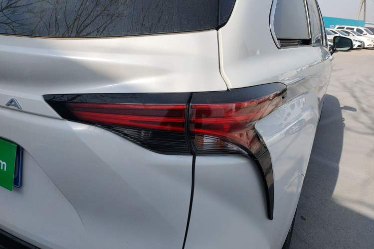Used Toyota Granvia 2022 2.5L Hybrid Flagship Edition Right Rear Taillight