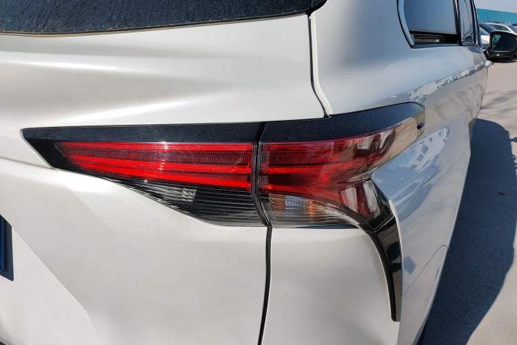 Used Toyota Granvia 2022 2.5L Hybrid Flagship Edition Right Rear Taillight