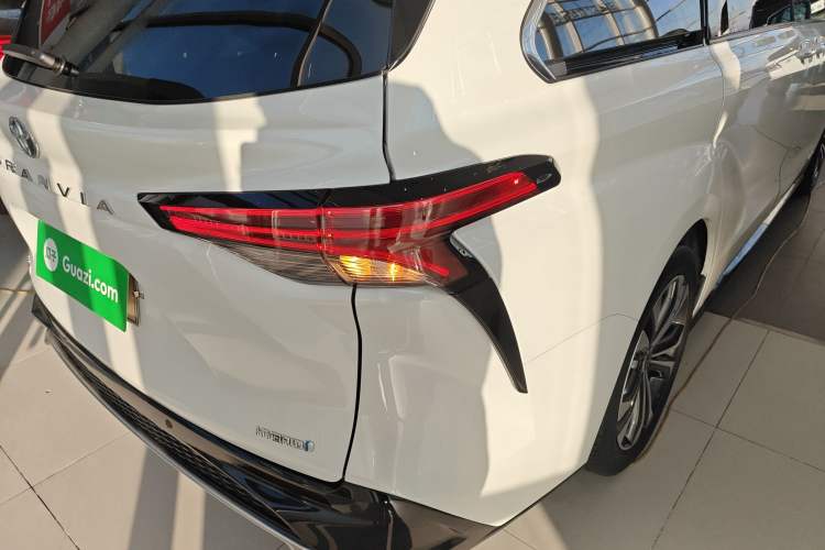 Used Toyota Granvia 2022 2.5L Hybrid Flagship Edition Right Rear Taillight