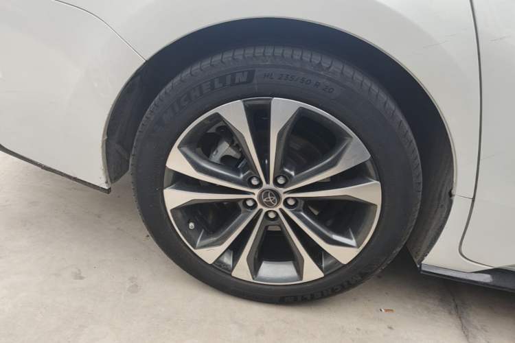Used Toyota Granvia 2022 2.5L Hybrid Premium Edition Right Rear Wheel Hub
