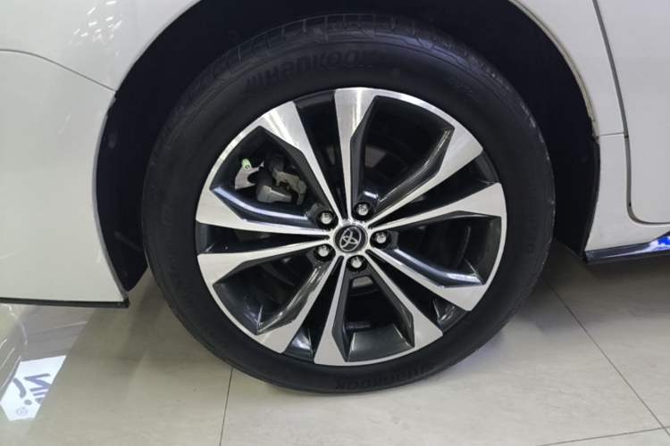 Used Toyota Granvia 2022 2.5L Hybrid Prestige Edition Right Rear Wheel Hub