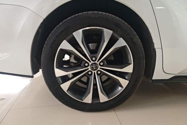 Used Toyota Granvia 2022 2.5L Hybrid Premium Edition Right Rear Wheel Hub