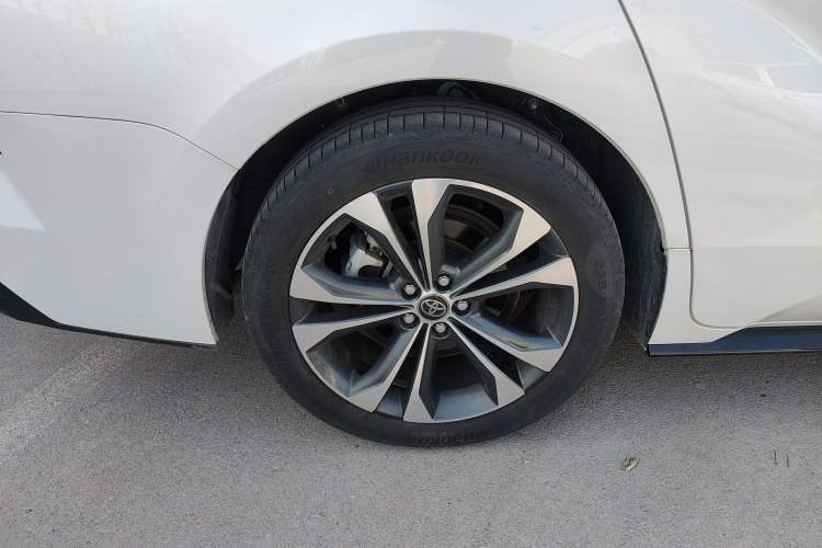 Used Toyota Granvia 2022 2.5L Hybrid Flagship Edition Right Rear Wheel Hub
