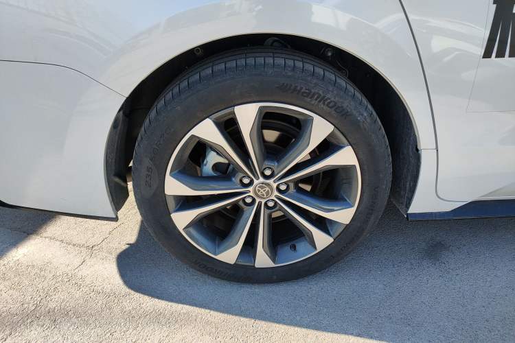 Used Toyota Granvia 2022 2.5L Hybrid Flagship Edition Right Rear Wheel Hub