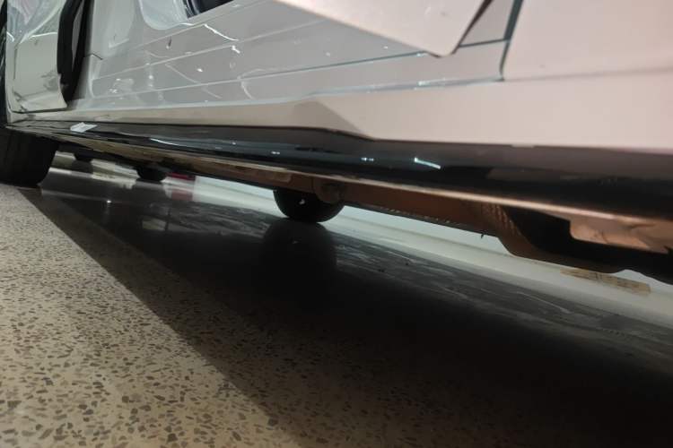 Used Toyota Granvia 2022 2.5L Hybrid Flagship Edition Right Side Sill