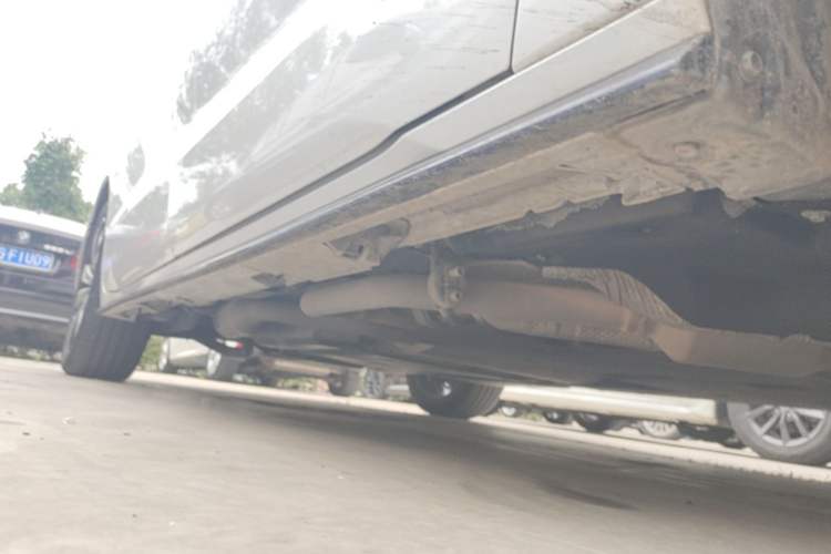 Used Toyota Granvia 2022 2.5L Hybrid Premium Edition Right Side Sill