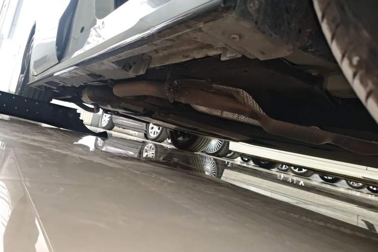 Used Toyota Granvia 2022 2.5L Hybrid Premium Edition Right Side Sill