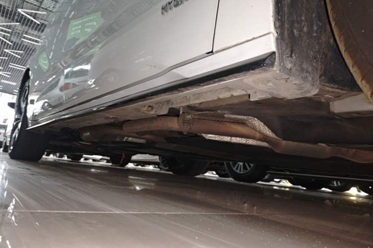 Used Toyota Granvia 2022 2.5L Hybrid Prestige Edition Right Side Sill