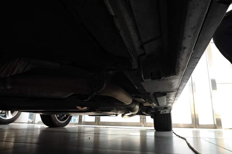 Used Toyota Granvia 2022 2.5L Hybrid Flagship Edition Right Side Sill
