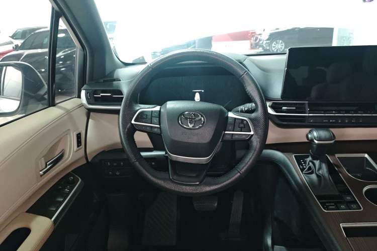 Used Toyota Granvia 2022 2.5L Hybrid Premium Edition Steering Wheel