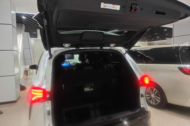 Used Toyota Granvia 2022 2.5L Hybrid Flagship Edition Trunk