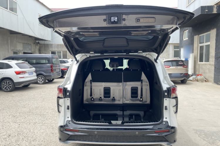 Used Toyota Granvia 2022 2.5L Hybrid Prestige Edition Trunk
